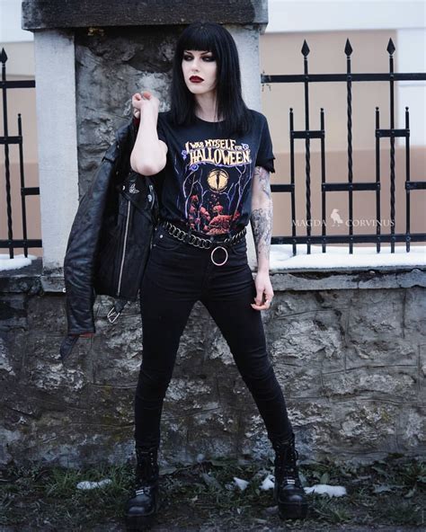 Magdacorvinus Rocking Her New Outfit 🖤🤟🖤 —————————————————— Want Your