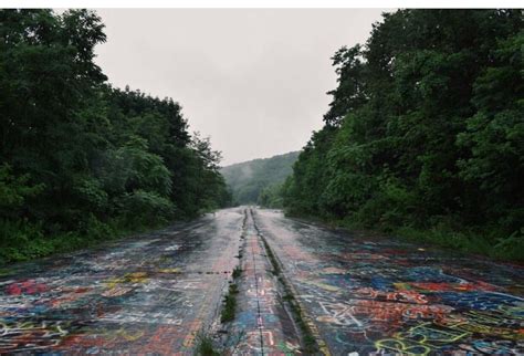 Abandoned Highway , Centralia,Pennsylvania : r/urbanexploration