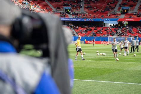 Frauenfußball WM Umfrage TV Sender sollen FIFA nicht mehr zahlen