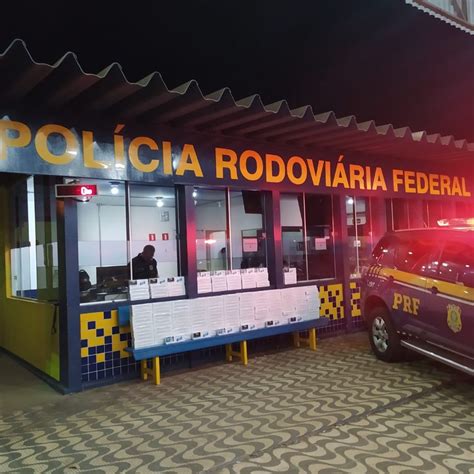 Prf Apreende 2000 Maços De Cigarros Contrabandeados Durante