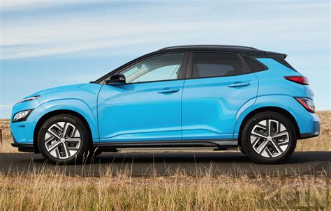 Сравнение автомобилей 2023 Omoda C5 VS 2021 Hyundai Kona Electric