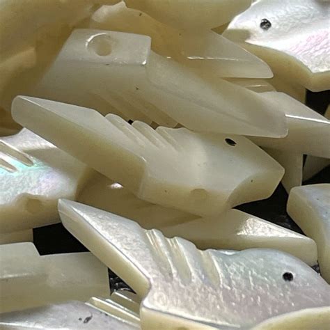 Lot Of Vintage Zuni Carved Mother Of Pearl Shell Bird Fetish Beads