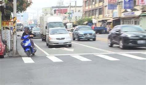 高雄女靠右騎路肩遭罰600 機車族氣炸：竟是陷阱 東森最即時最快速新聞