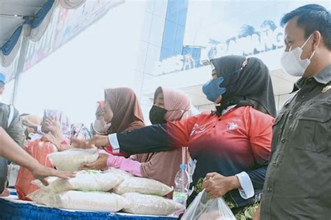 Pemkab Karawang Gelar Pasar Pangan Murah Untuk Pengendalian Inflasi