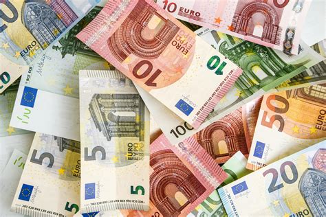 Kursy walut 21 02 2023 Euro po 4 74 zł Co się dzieje z polską