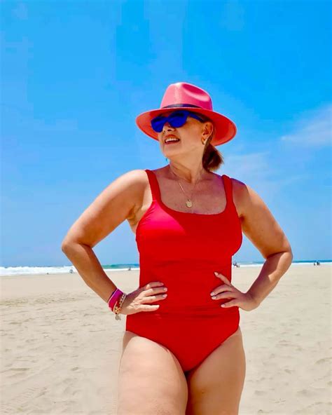 Erika Buenfil Celebra Millones En Instagram En Bikini Rojo Pasi N