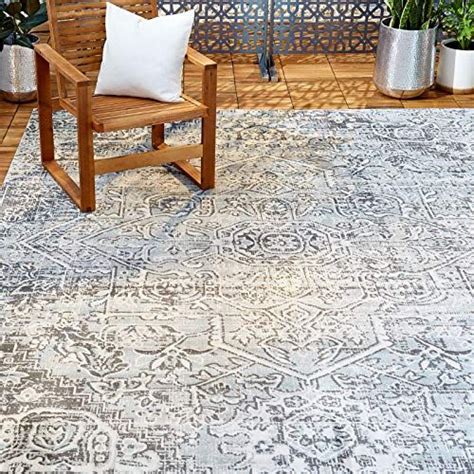 The Best Outdoor Rugs For Patios According To Interior Designers