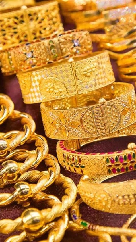 Gold Price সোনা কেনার প্ল্যান থাকলে আর দেরি নয় জেনে নিন আজকের দর