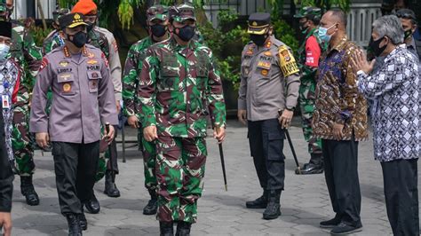 Panglima TNI Dan Kapolri Cek Penerapan PPKM Mikro Di Maguwoharjo Yogyakarta