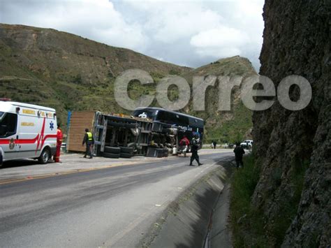 Pasajeros Salvan De Morir En Choque De Bus Y Tr Iler Fotos Peru