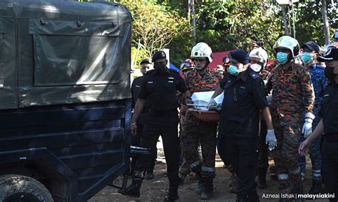 Mayat Terakhir Tragedi Tanah Runtuh Ditemukan Dalam Beg Tidur