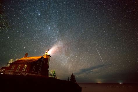 These Jaw-Dropping Photos Of The Great Lakes Night Sky Seem Too ...