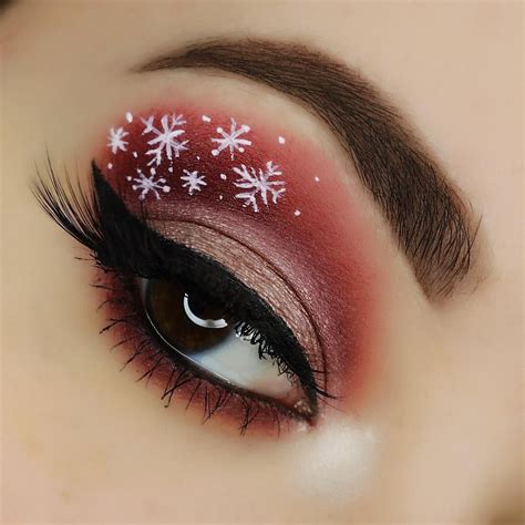 Christmas Eye Makeup