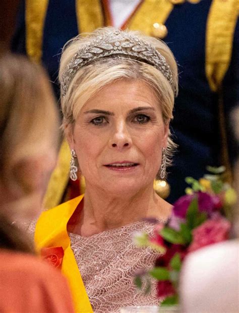 La Princesse Laurentien Porte Le Diad Me Couronne De Laurier Au Banquet