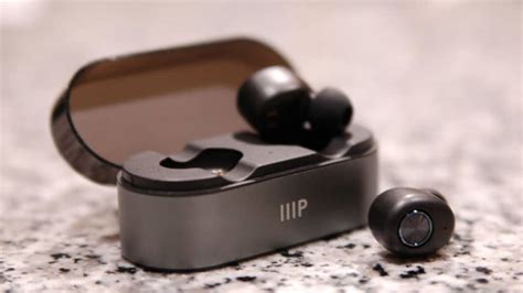 Headphones vs Headsets vs Earphones vs Earbuds [Explained]