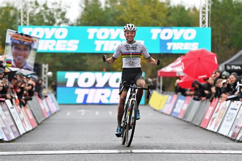 Fem Van Empel Extends Winning Streak At Maasmechelen Cyclocross World