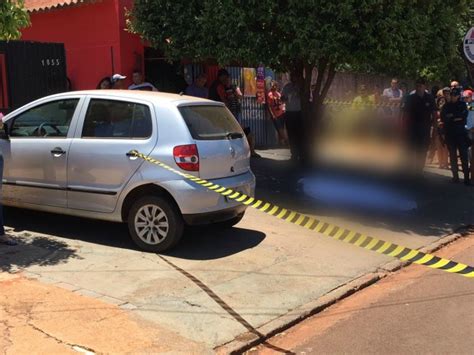 G1 Homem é Morto A Tiros Em Calçada De Bairro Em Dourados Ms