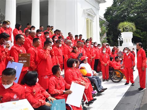 Foto Presiden Jokowi Serahkan Bonus Apresiasi Bagi Atlet Asean