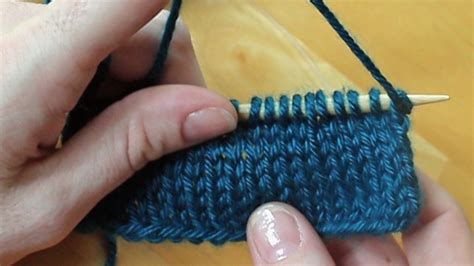 How to Make the Purl Stitch, Knitting Tutorial from PurlsAndPixels