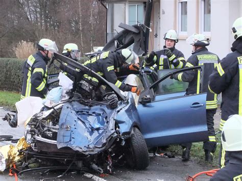 Schwerer Unfall In Gevelsberg Feuerwehr Rettet Schwert Verletzten Mann