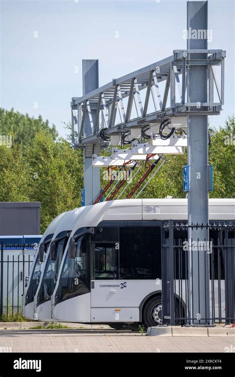 Schnellladestation F R Elektrobusse Am Flughafen Amsterdam Schiphol