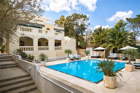 Extraordinary 5 Bedroom Holiday Villa In Mellieha