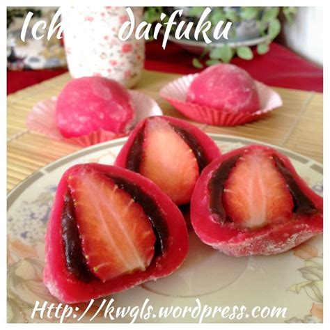 Japanese Strawberry Mochi Ichigo Daifuku いちご大福， 草莓大福） Strawberry Mochi Japanese Dessert