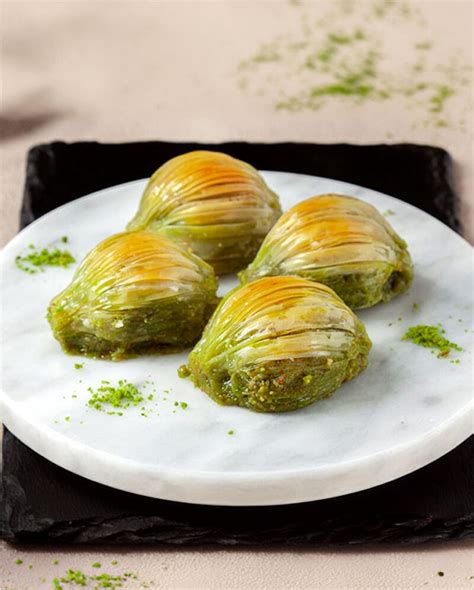 Fistikli Midye Baklava Pistachio Patisserie