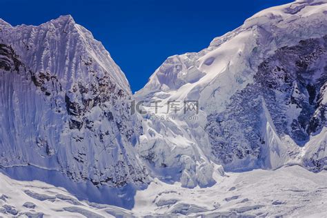 秘鲁安卡什安第斯山脉布兰卡山脉白雪皑皑的山峰和冰川高清摄影大图 千库网