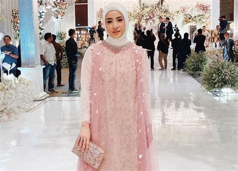 Outfit Kondangan Hijab Kekinian Yang Simple Dan Elegan