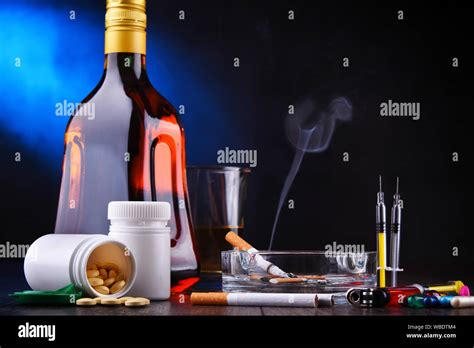 Sustancias Adictivas Incluyendo El Alcohol Tabaco Y Drogas Fotograf A