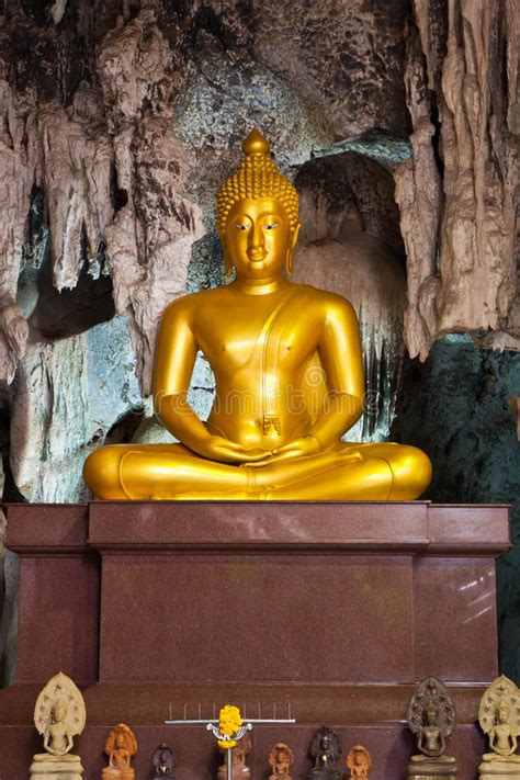 Estatua De Buddha En Nepal Foto De Archivo Imagen De Tradicional