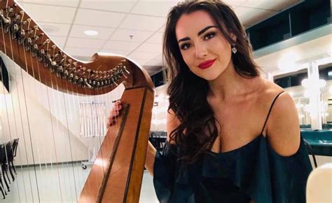 Hire Female Irish Harpist London Scarlett Entertainment