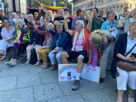 Segnung Queerer Paare Vor Dem Kölner Dom Radio Köln