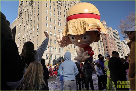 'One Piece' Balloon Pops During Thanksgiving Parade, Other Balloons Deflate As Well (Photos ...