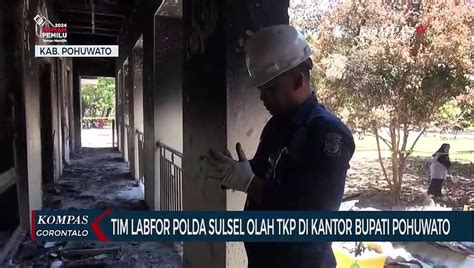 Tim Labfor Polda Sulsel Olah Tkp Di Kantor Bupati Pohuwato Yang Dibakar