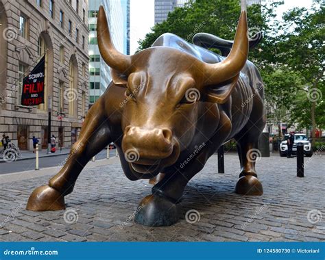 Bull in Lower Manhattan, NYC, USA. Editorial Image - Image of monument, exchange: 124580730