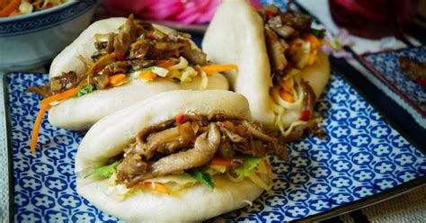 Vegane Bao Vegane Bao Buns Glazed Mushrooms Bao Buns Vegan Eingelegter Rettich Pinker