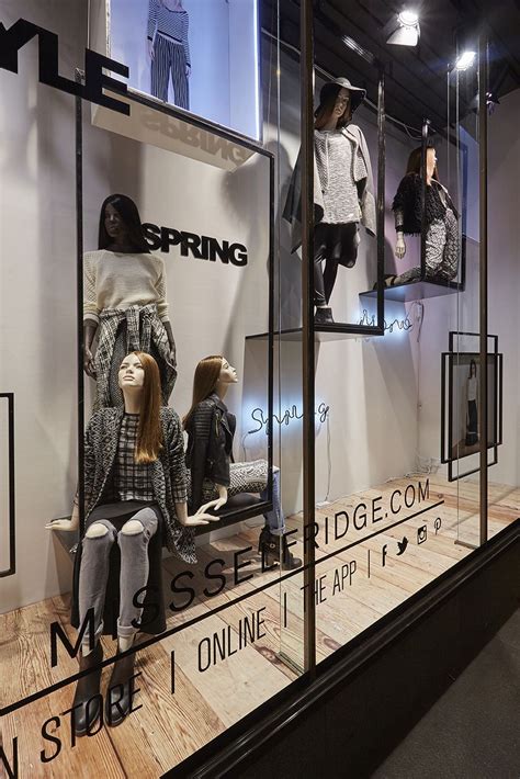 Clothing Store Design Women S Clothing Clothing Displays Retail