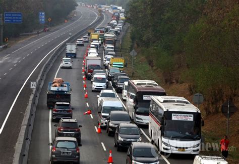 Macet Akibat Tabrakan Beruntun Di Tol Cipularang KM 91 Foto 7 1812096