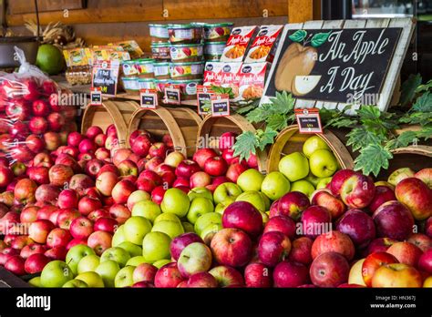 The Troyers Country Market Store Apple Display In Berlin Ohio Usa