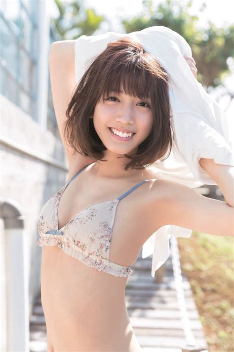 沖縄出身の美女・松田るか、水着でスレンダーボディ開放 故郷で笑顔弾ける モデルプレス