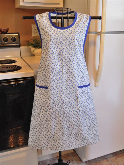 Old Fashioned Grandma Style Apron In Blue Floral Size Large Etsy