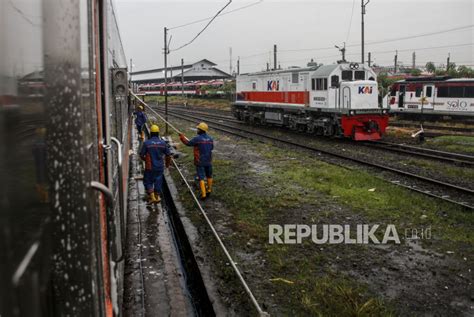 Perawatan Lokomotif Di Depo Lokomotif Balapan Solo Republika Online