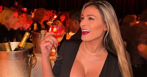 Andressa Urach dá dicas práticas para sexo anal prazeroso e garante Gosto mais do que