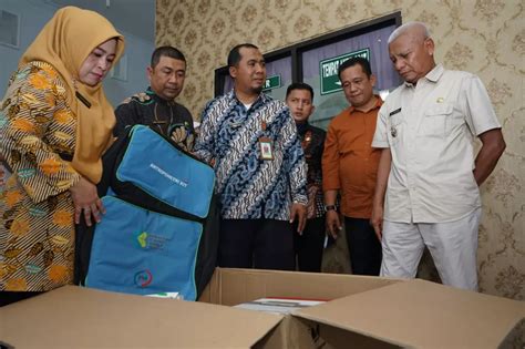 Bupati Asahan Serahkan Bantuan Alat Kesehatan Di UPTD Pulau Rakyat