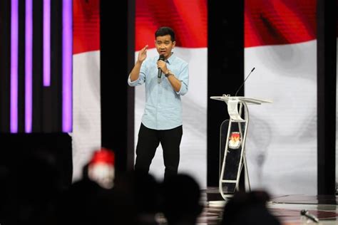 Respons Kpu Soal Gibran Pakai Mic Di Luar Podium Saat Debat Cawapres