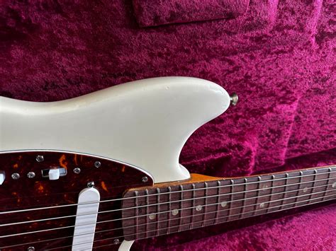 Fender Mustang Olympic White Refinish 1966 Some Neck Guitars