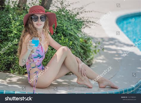 Beautiful Long Blonde Wavy Hair Style Stock Photo 1121780591 Shutterstock