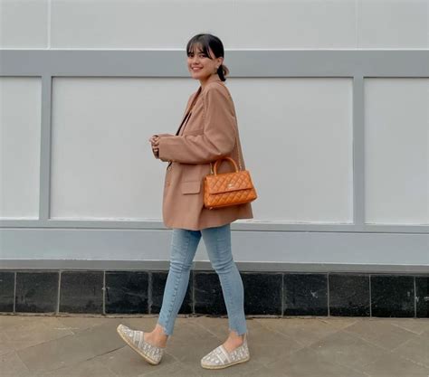 Outfit Ke Kantor Gaya Smart Casual Ala Audi Marissa